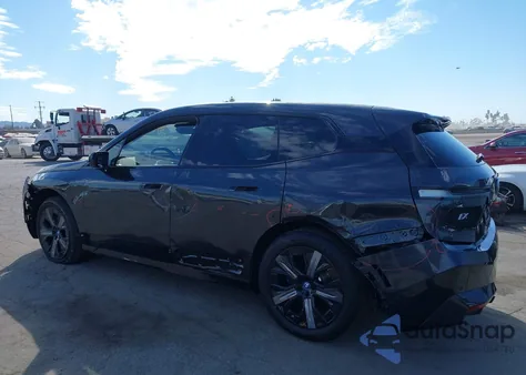 2025 BMW Ix xDrive50 из США, поврежденный, VIN WB523CF00SCS58721